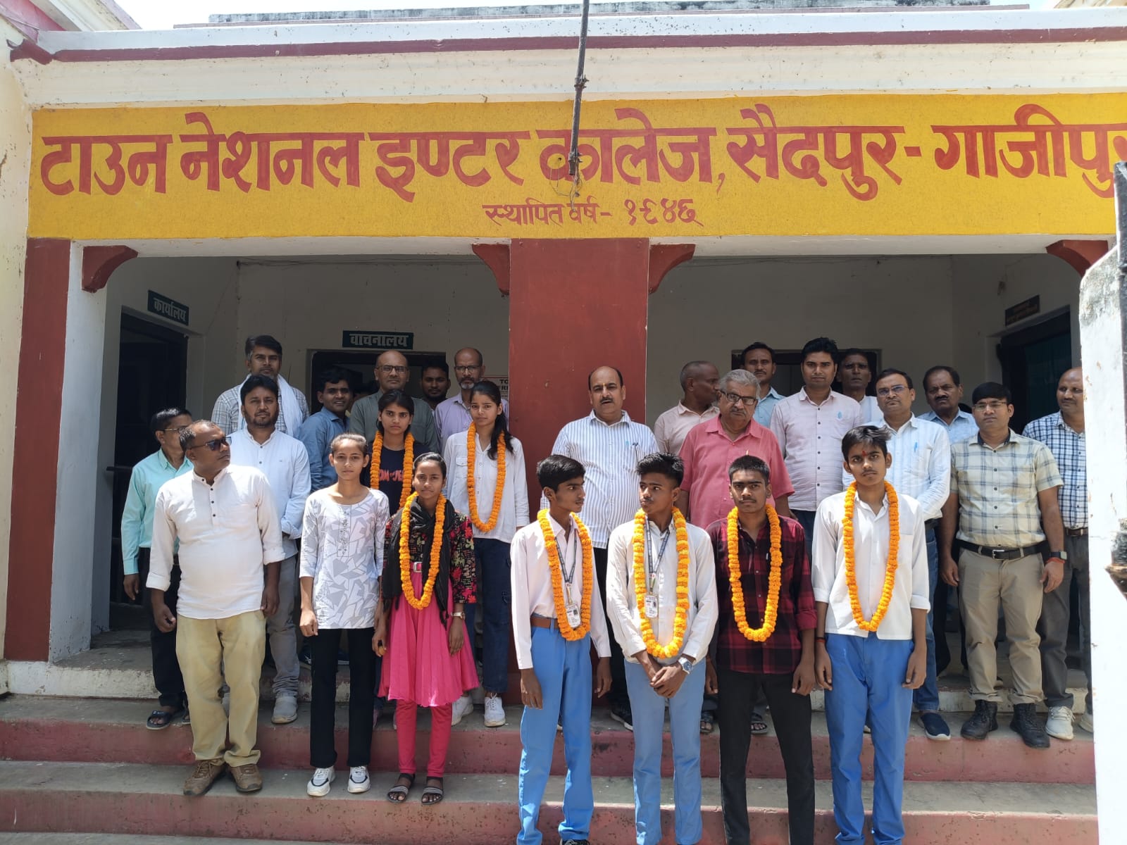  बोर्ड परीक्षा में उत्कृष्ट प्रदर्शन करने वाले  मेधावी छात्र-छात्राओं का हुआ सम्मान